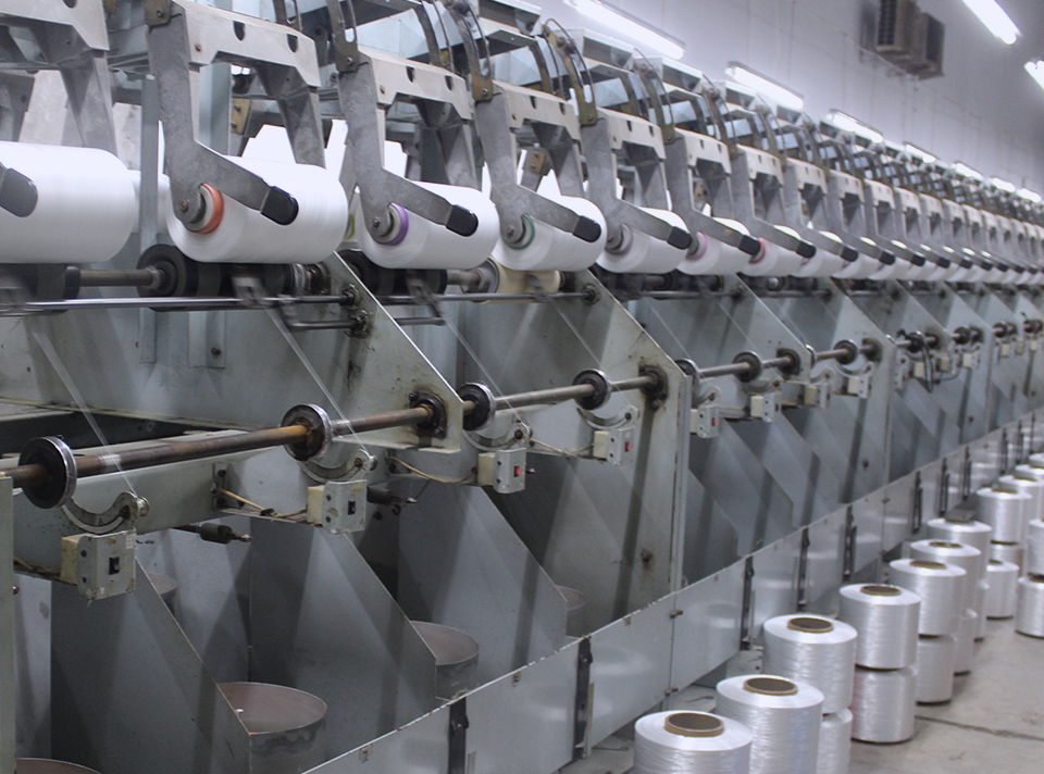 常州市盛杰合力化纖有限公司專業生產銷售： 120D-3000D高強滌綸絲，高強滌綸色絲，高強滌綸工業絲，滌綸高強絲，丙綸空變絲，高強丙綸絲，丙綸膨體紗，丙綸空變紗，各種規格及顏色可根據客戶要求定制。